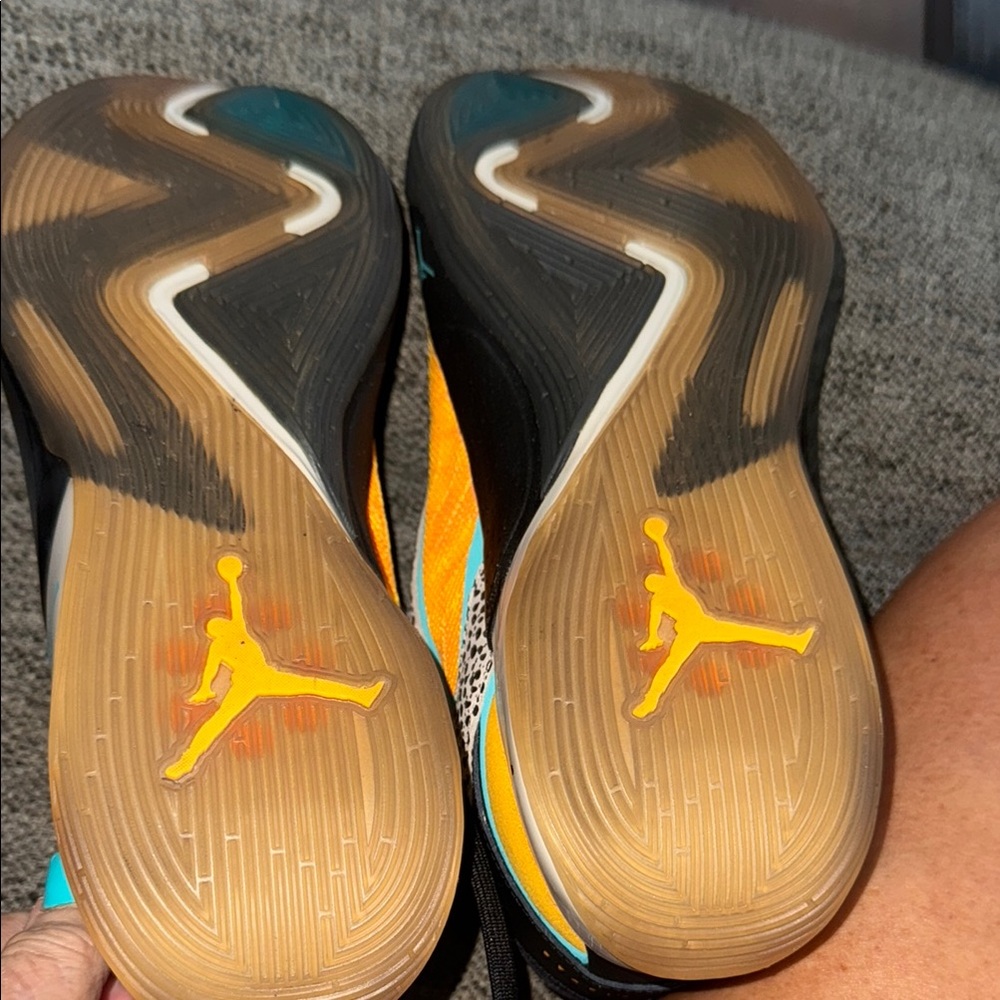 Jordan Athletic Shoes Orange Black Bold Design - Picture 6 of 6
